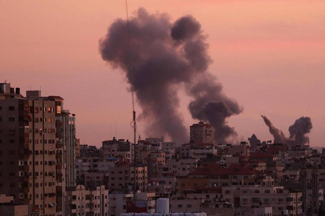 Air strike on Gaza from zionist invaders